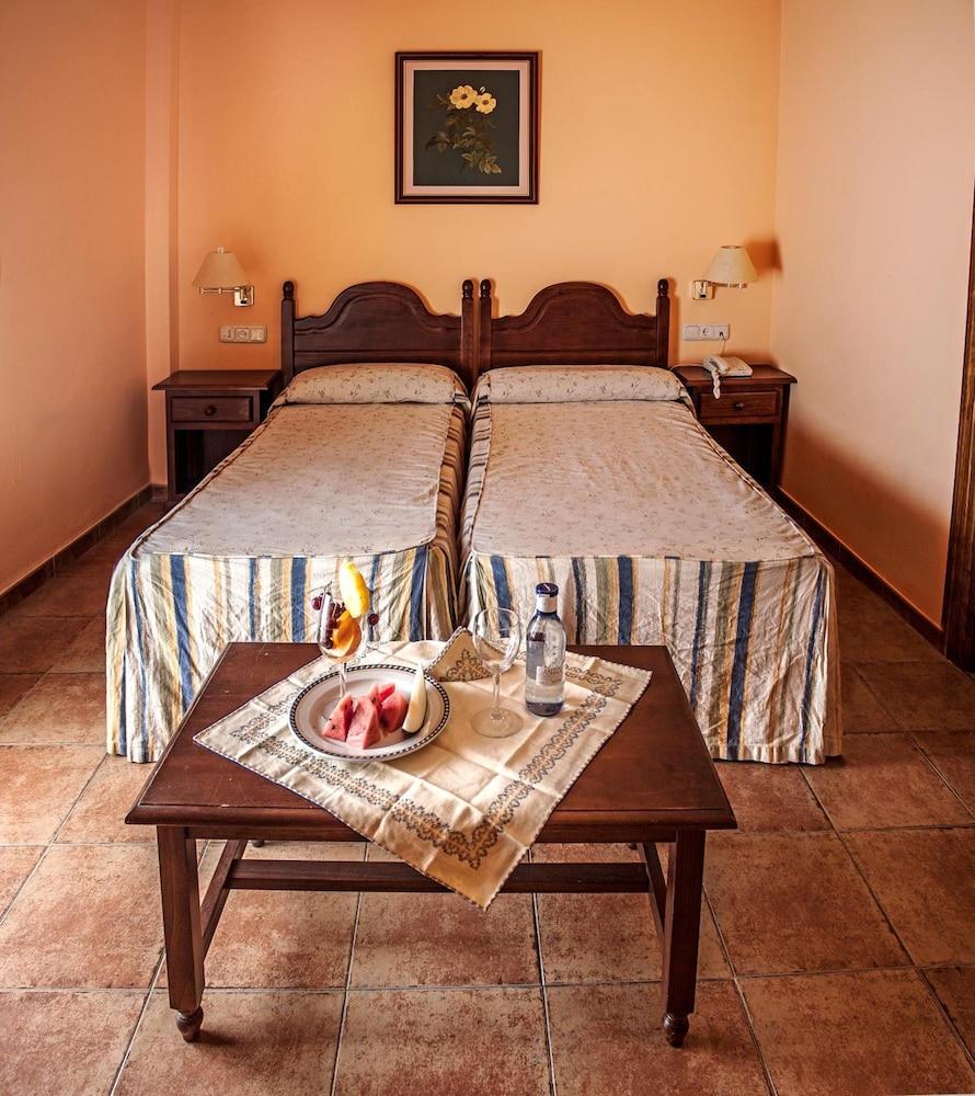 Albenzaire Hotel Asador Фуэнсанта Экстерьер фото